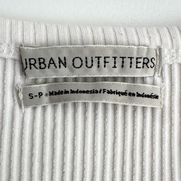 Urban Outfitters Ivory Ribbed Button Front Cropped Top Size Small Petite - Picture 4 of 4